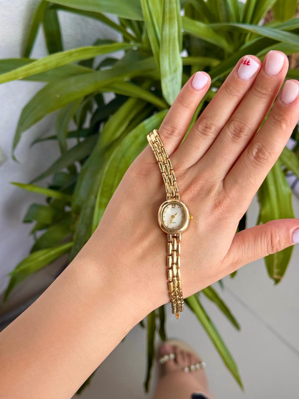 Minimalist Women’s Watch, Small Dial Quartz, Sleek Bracelet