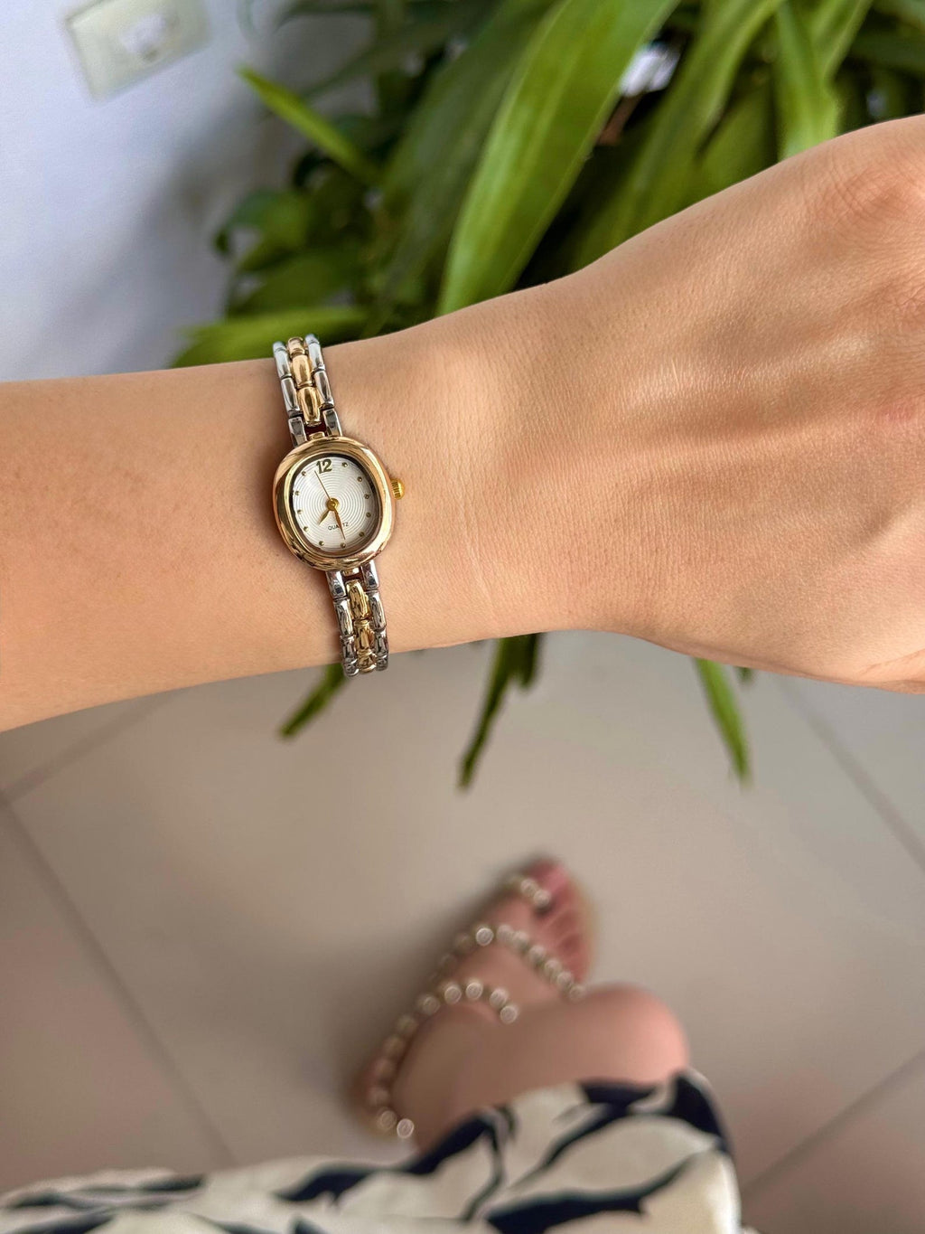 Minimalist Women’s Watch, Small Dial Quartz, Sleek Bracelet