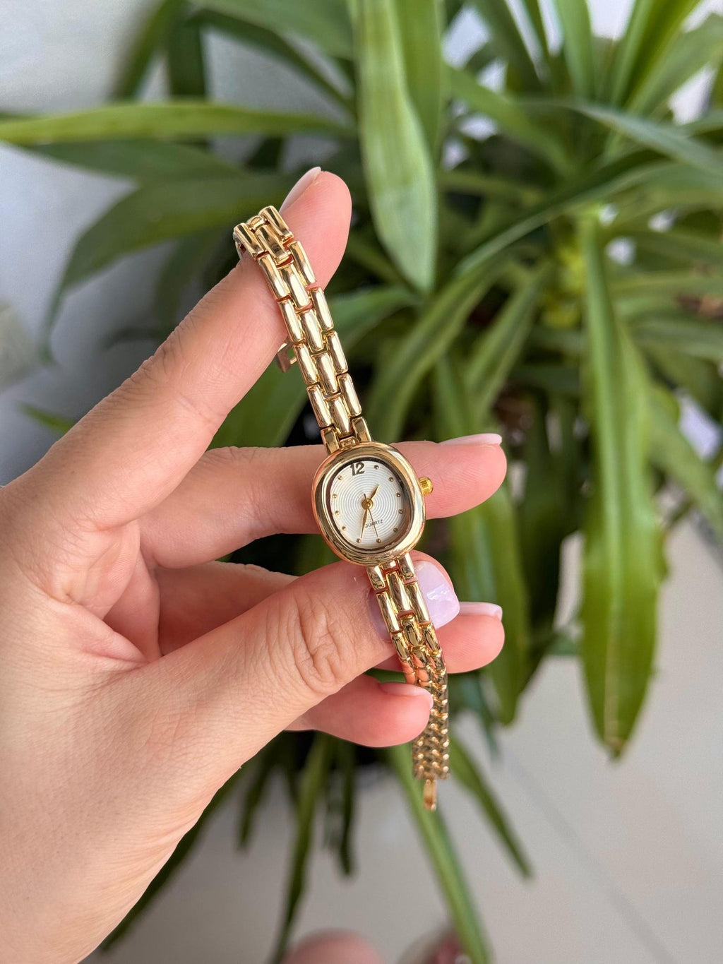 Minimalist Women’s Watch, Small Dial Quartz, Sleek Bracelet