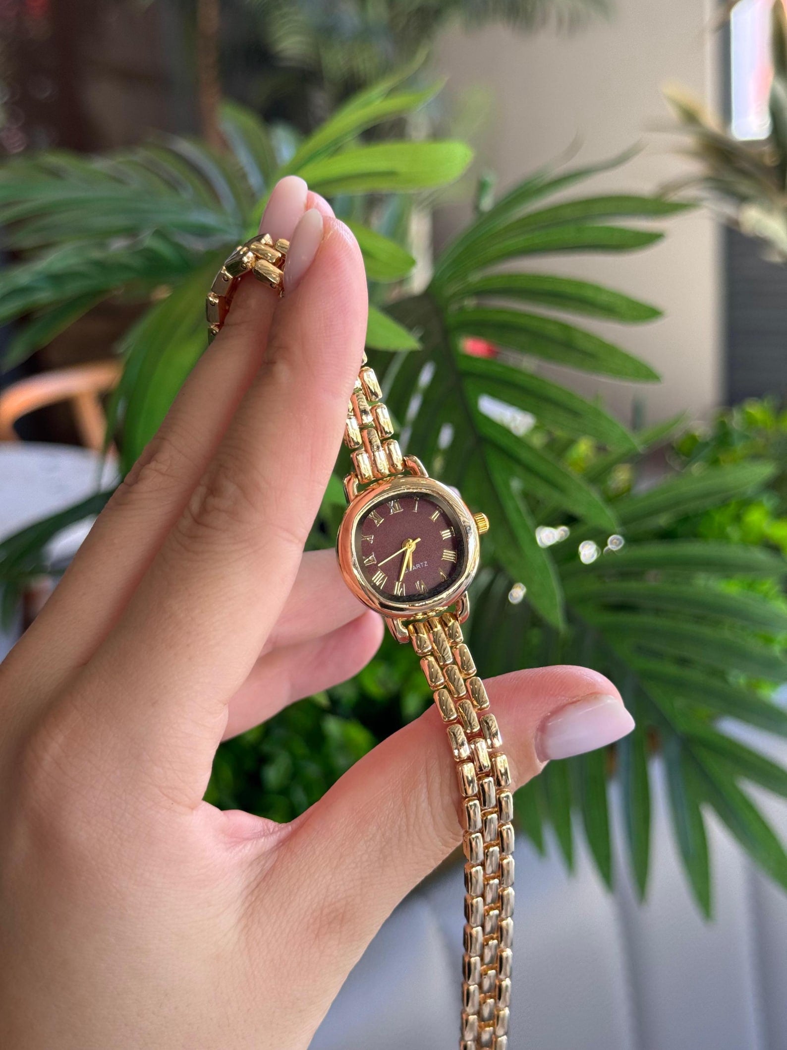 Gold Tone Women's Watch – Classic Roman Numerals – Elegant Quartz Bracelet Watch