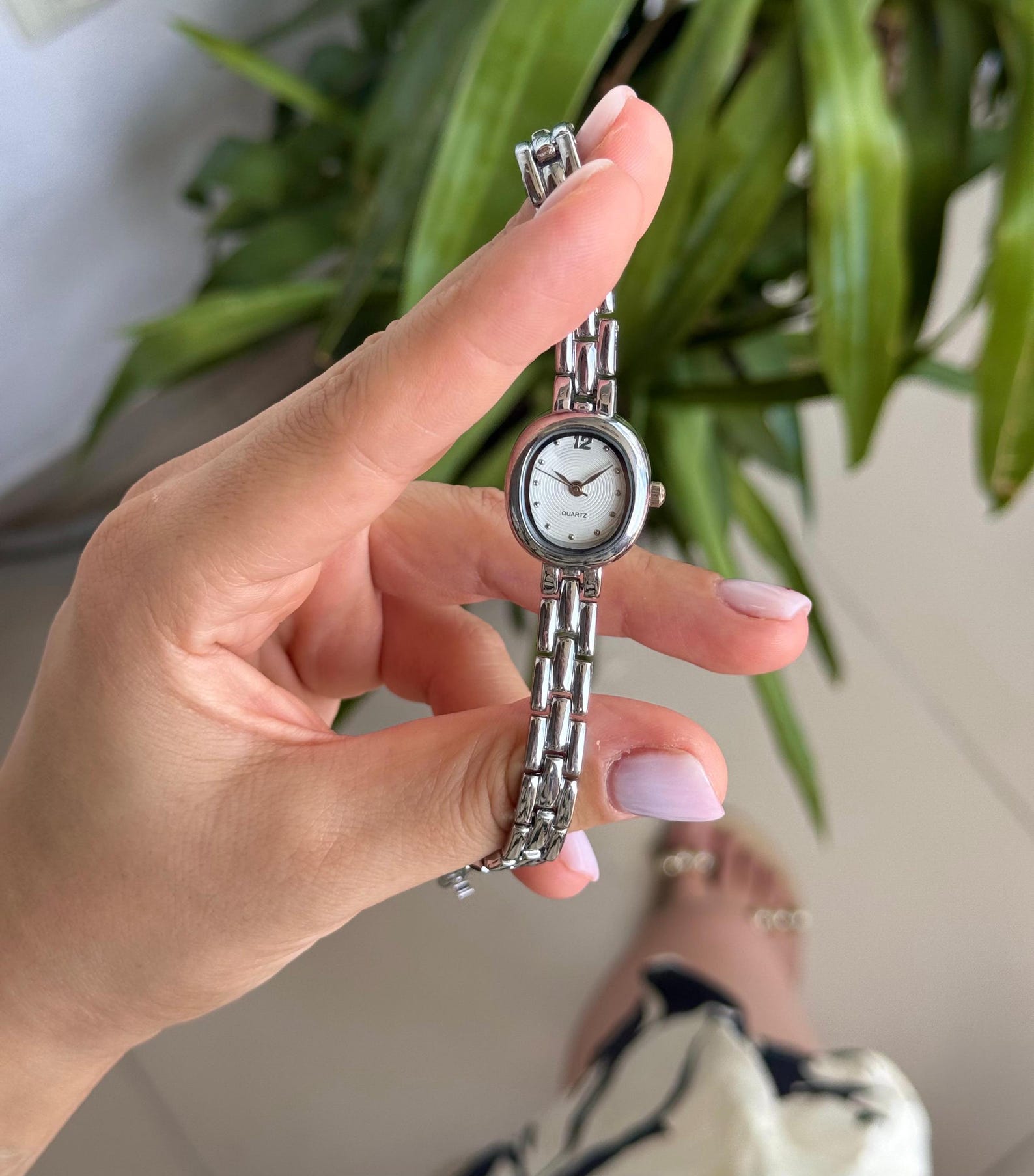 Minimalist Women’s Watch, Small Dial Quartz, Sleek Bracelet