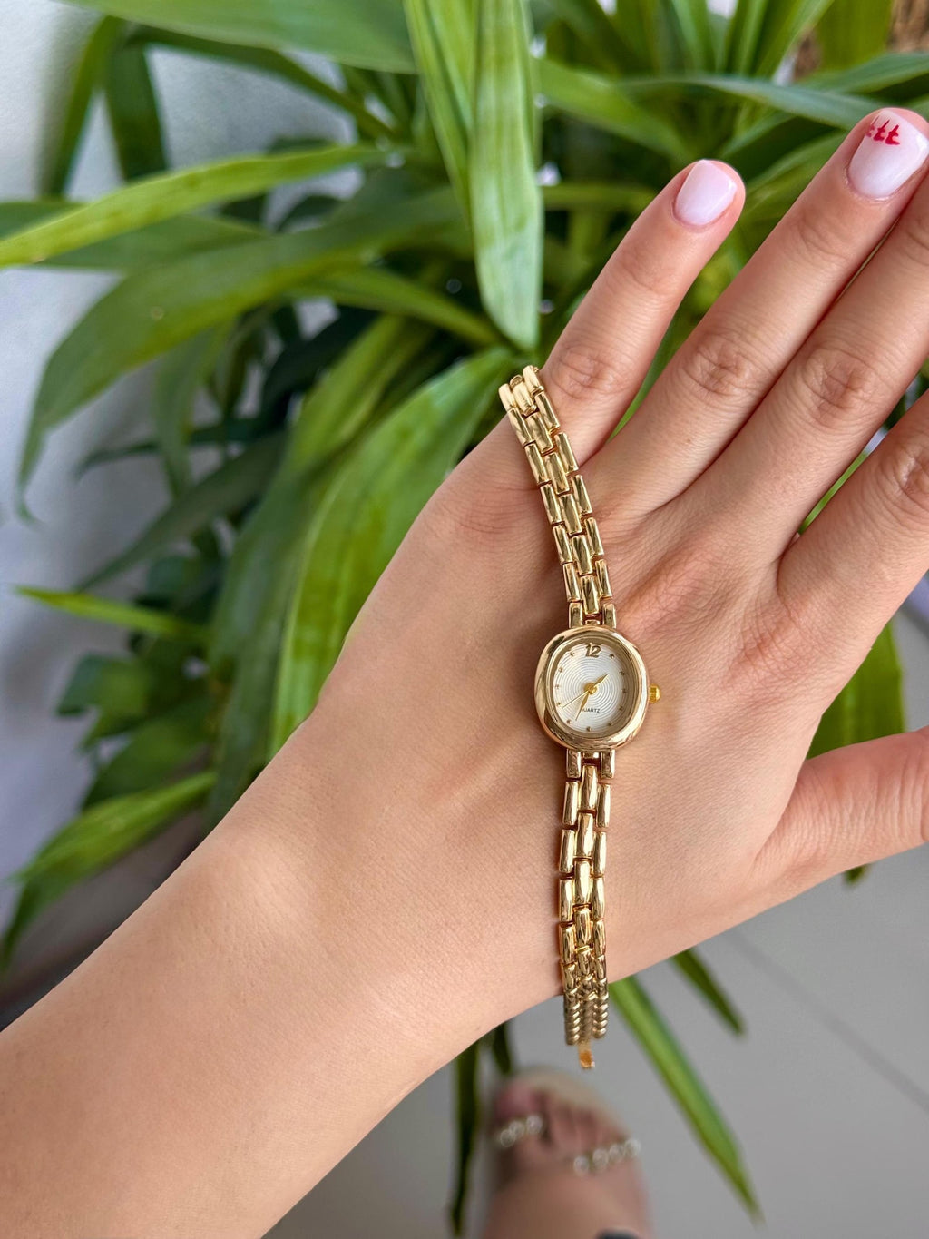 Minimalist Women’s Watch, Small Dial Quartz, Sleek Bracelet