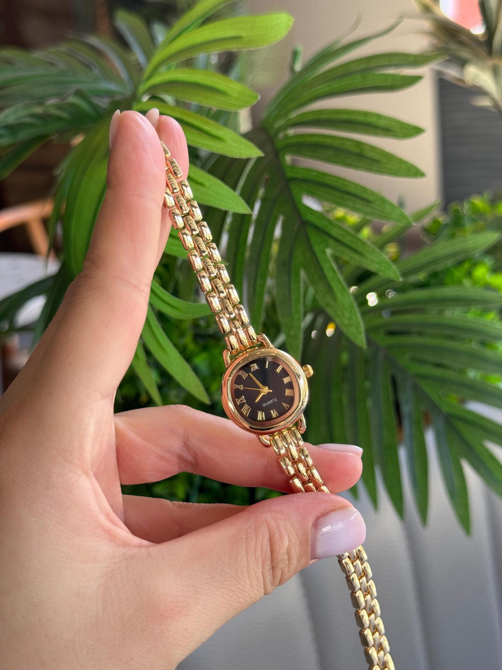 Gold Tone Women's Watch – Classic Roman Numerals – Elegant Quartz Bracelet Watch