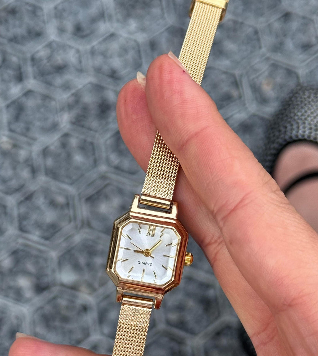 Gold Mesh Women’s Wristwatch, Elegant Small Dial, Quartz Movement, Gift for Her