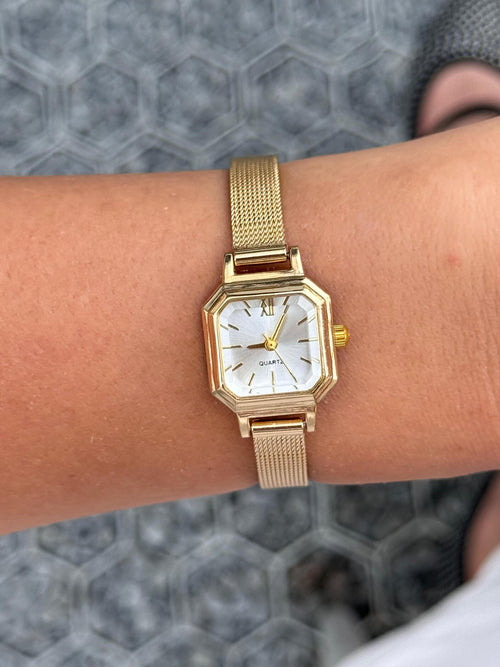 Gold Mesh Women’s Wristwatch, Elegant Small Dial, Quartz Movement, Gift for Her