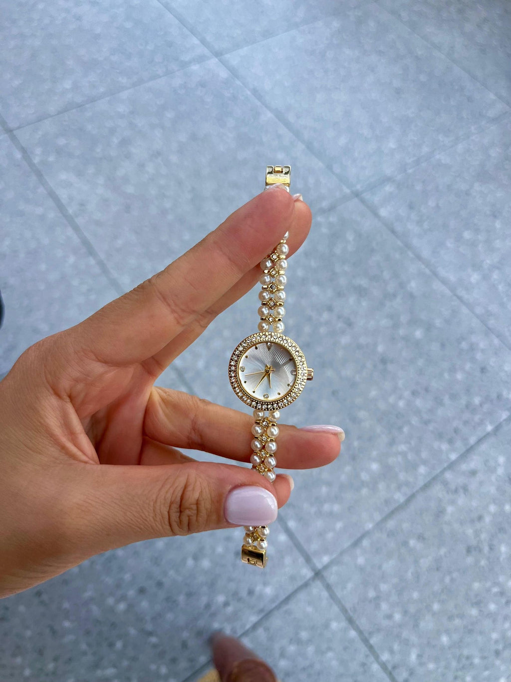 Gold Women’s Watch, Pearl Bracelet Strap, 20-25mm Dial