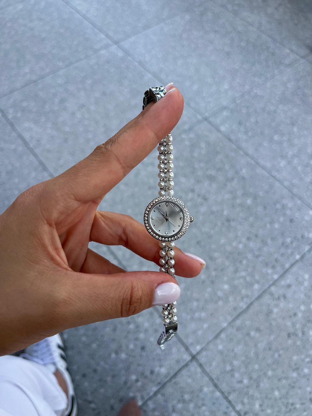 Gold Women’s Watch, Pearl Bracelet Strap, 20-25mm Dial