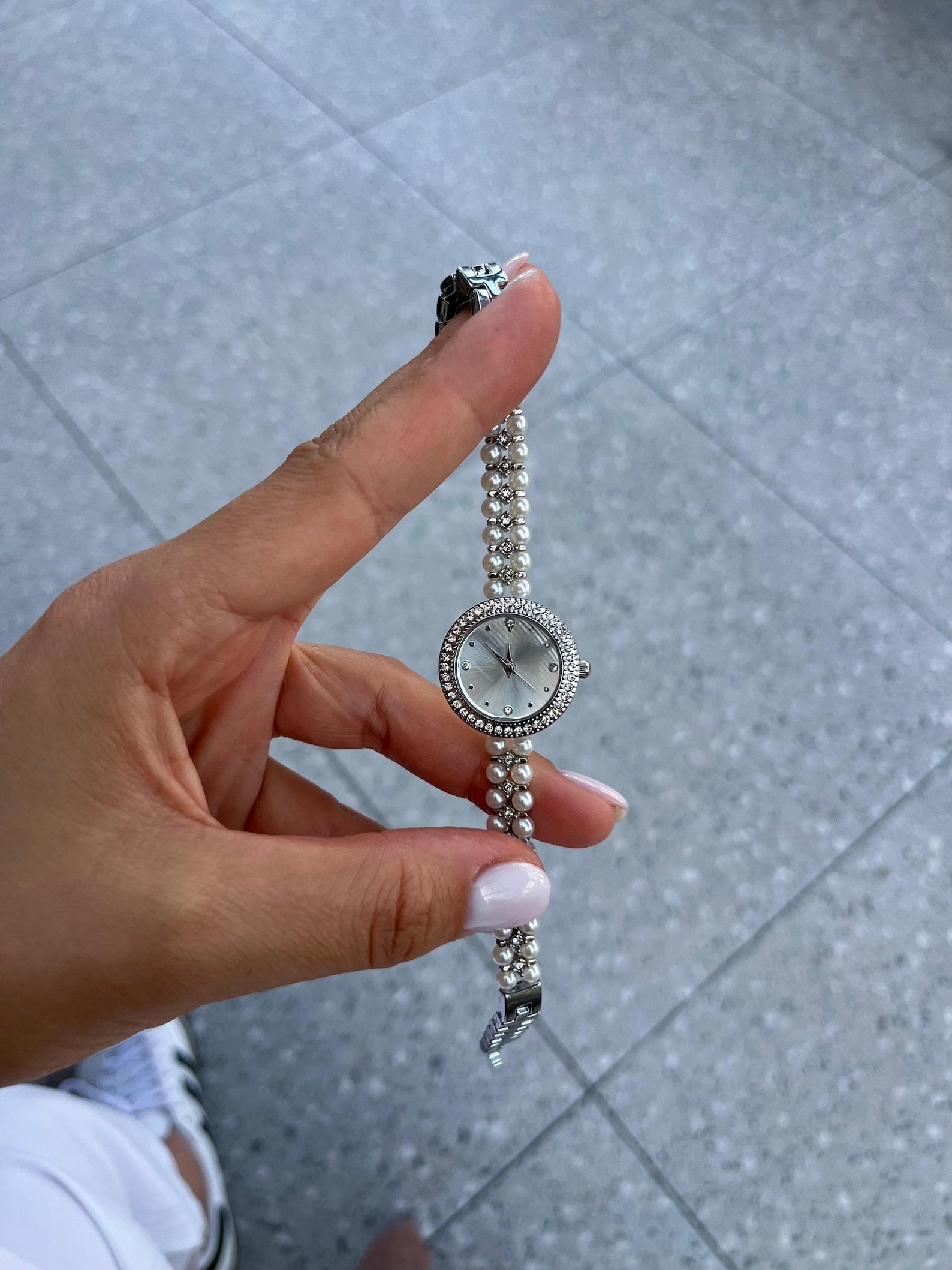 Gold Women’s Watch, Pearl Bracelet Strap, 20-25mm Dial