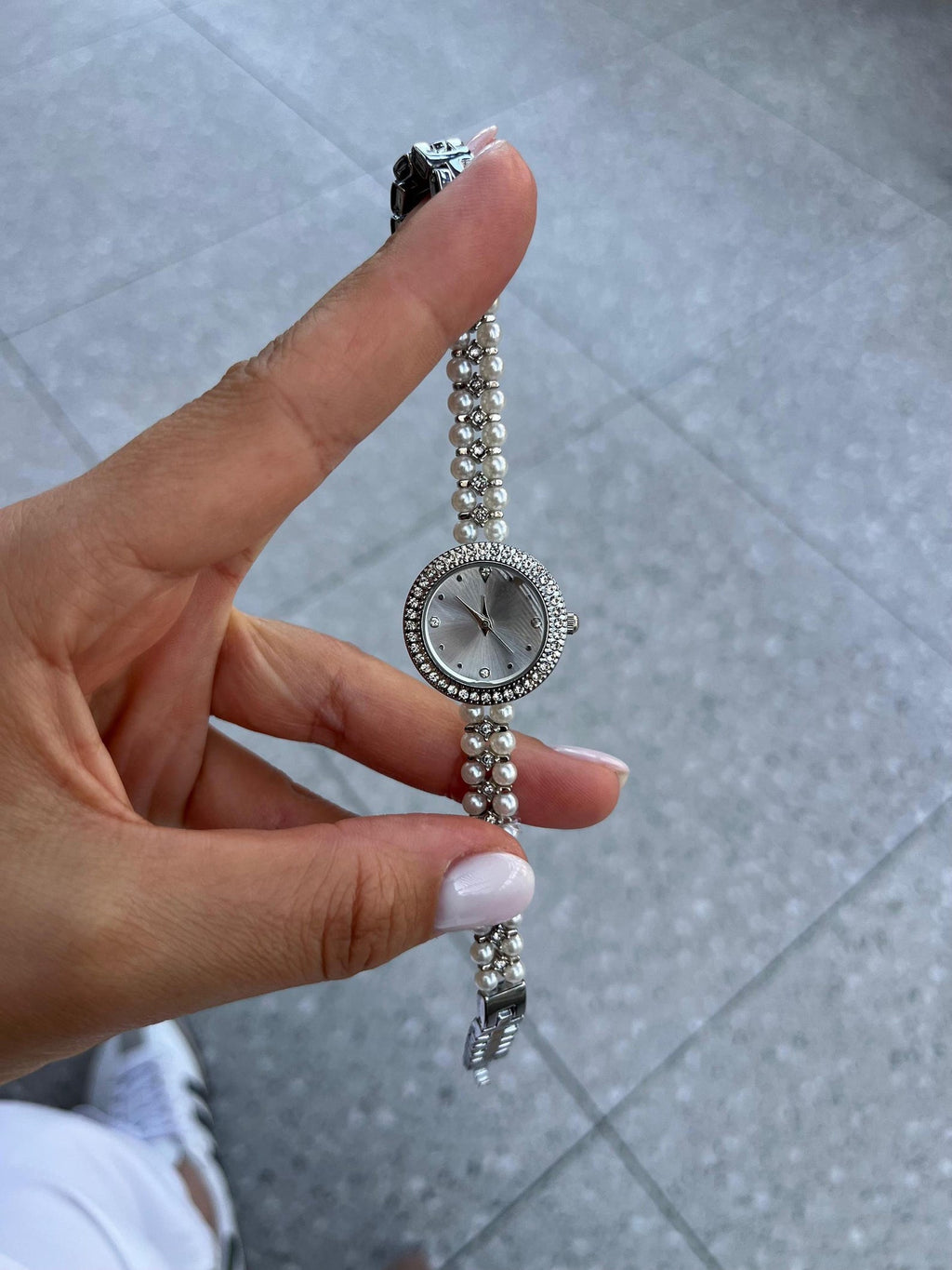 Gold Women’s Watch, Pearl Bracelet Strap, 20-25mm Dial