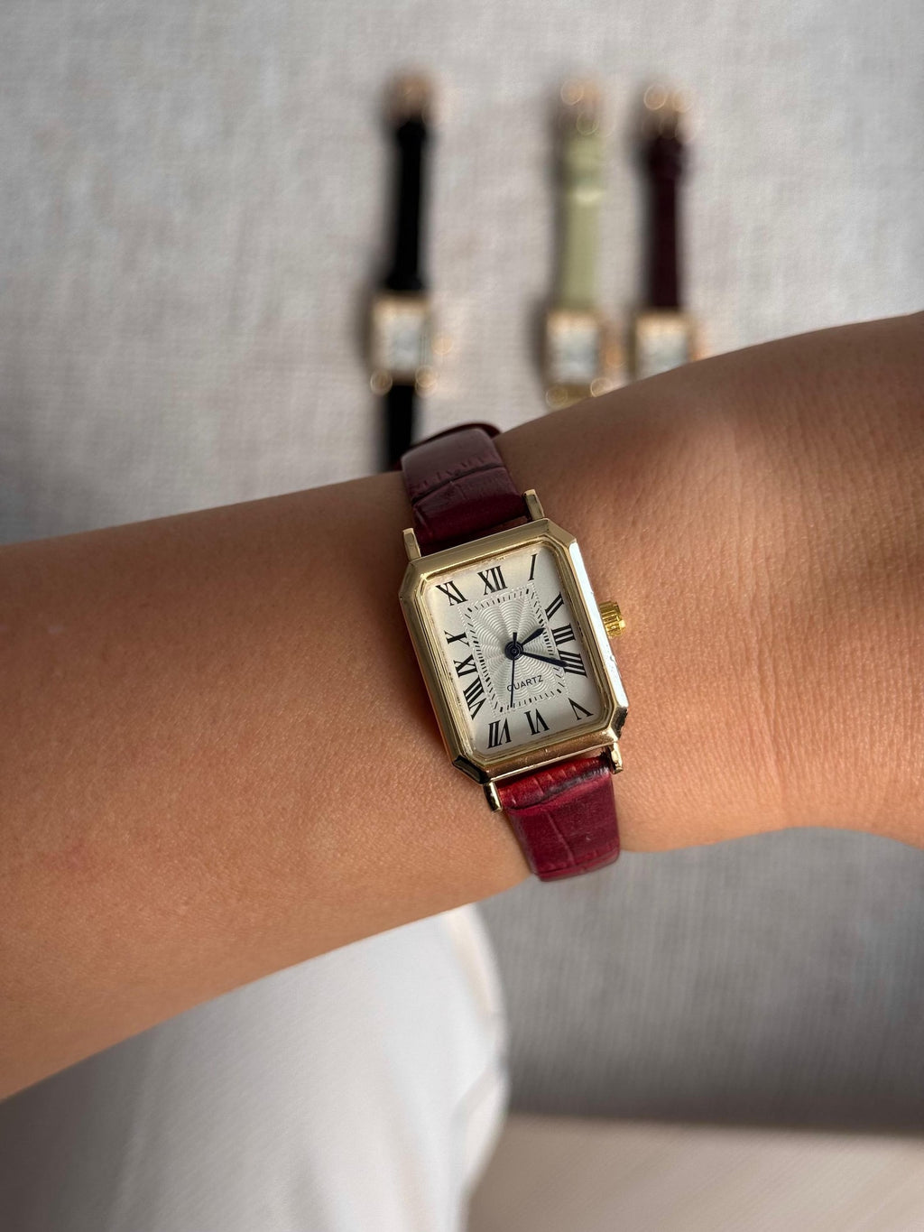 Gold Square Watch – Minimalist Roman Numeral Dial, Faux Leather Strap