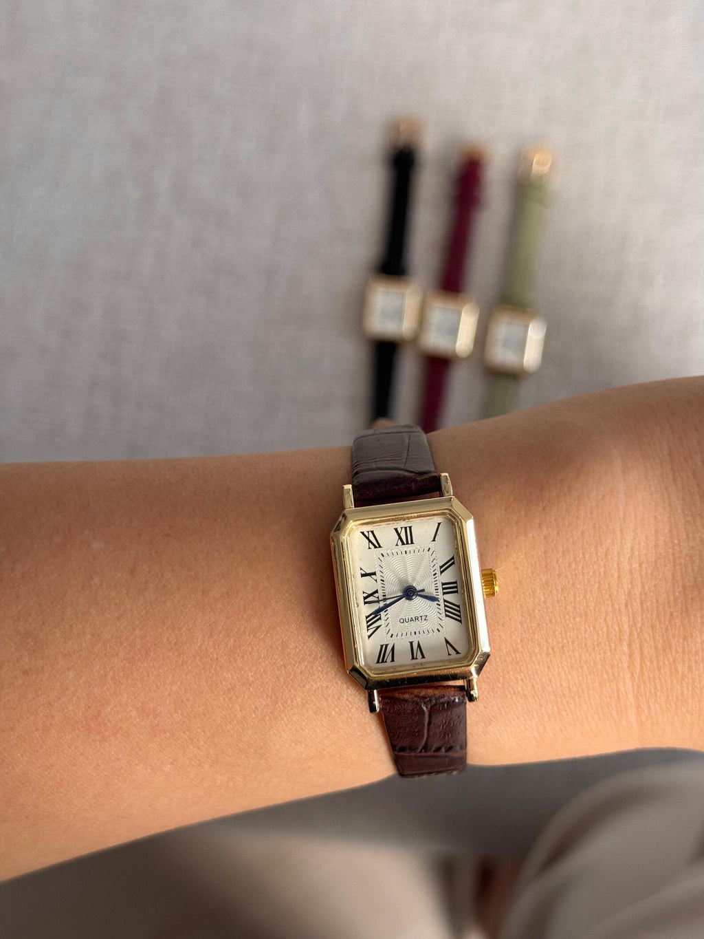 Gold Square Watch – Minimalist Roman Numeral Dial, Faux Leather Strap