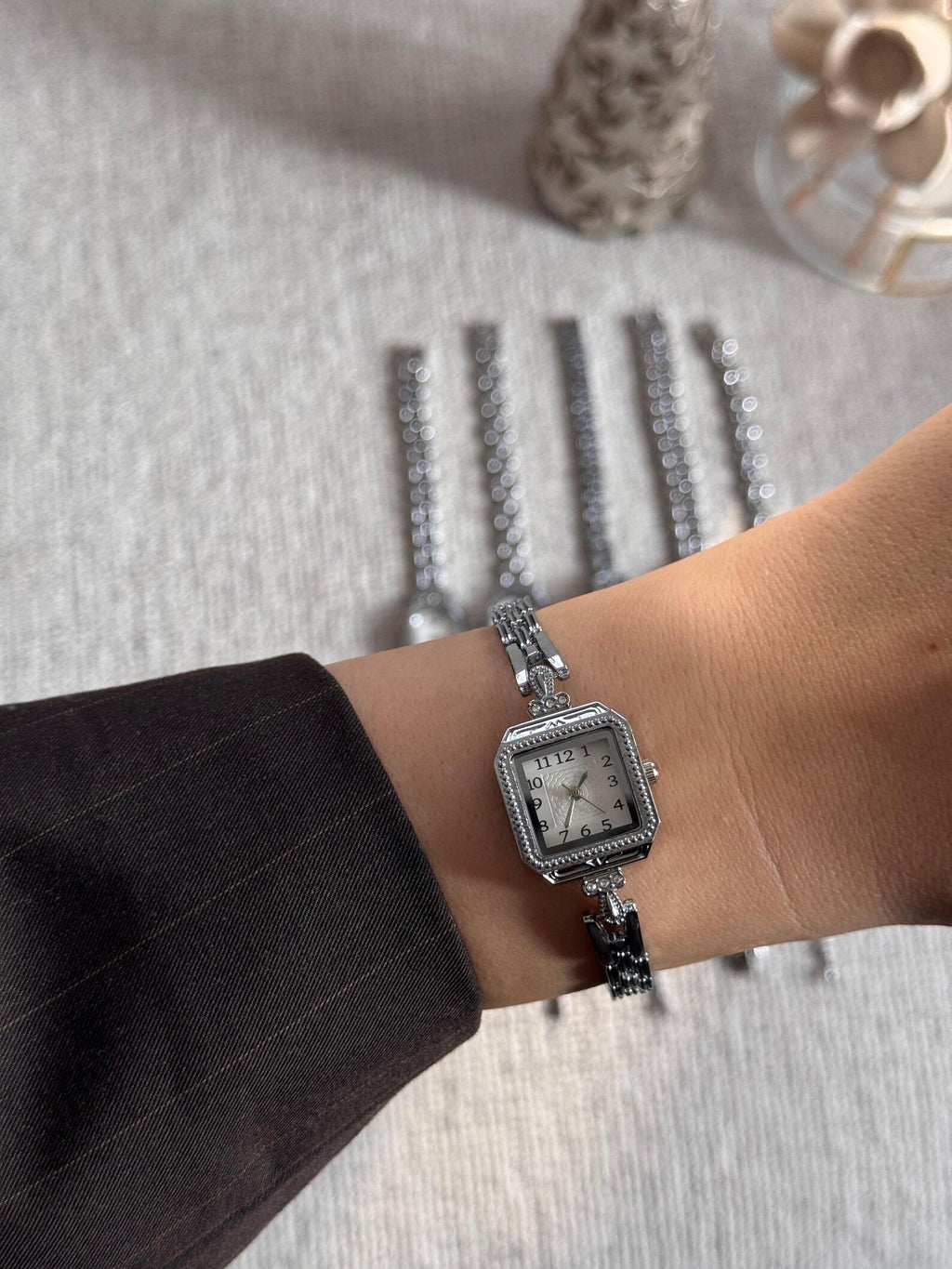 Minimalist Silver Women’s Watch – Elegant Bracelet Timepiece, Small Dial Quartz Watch