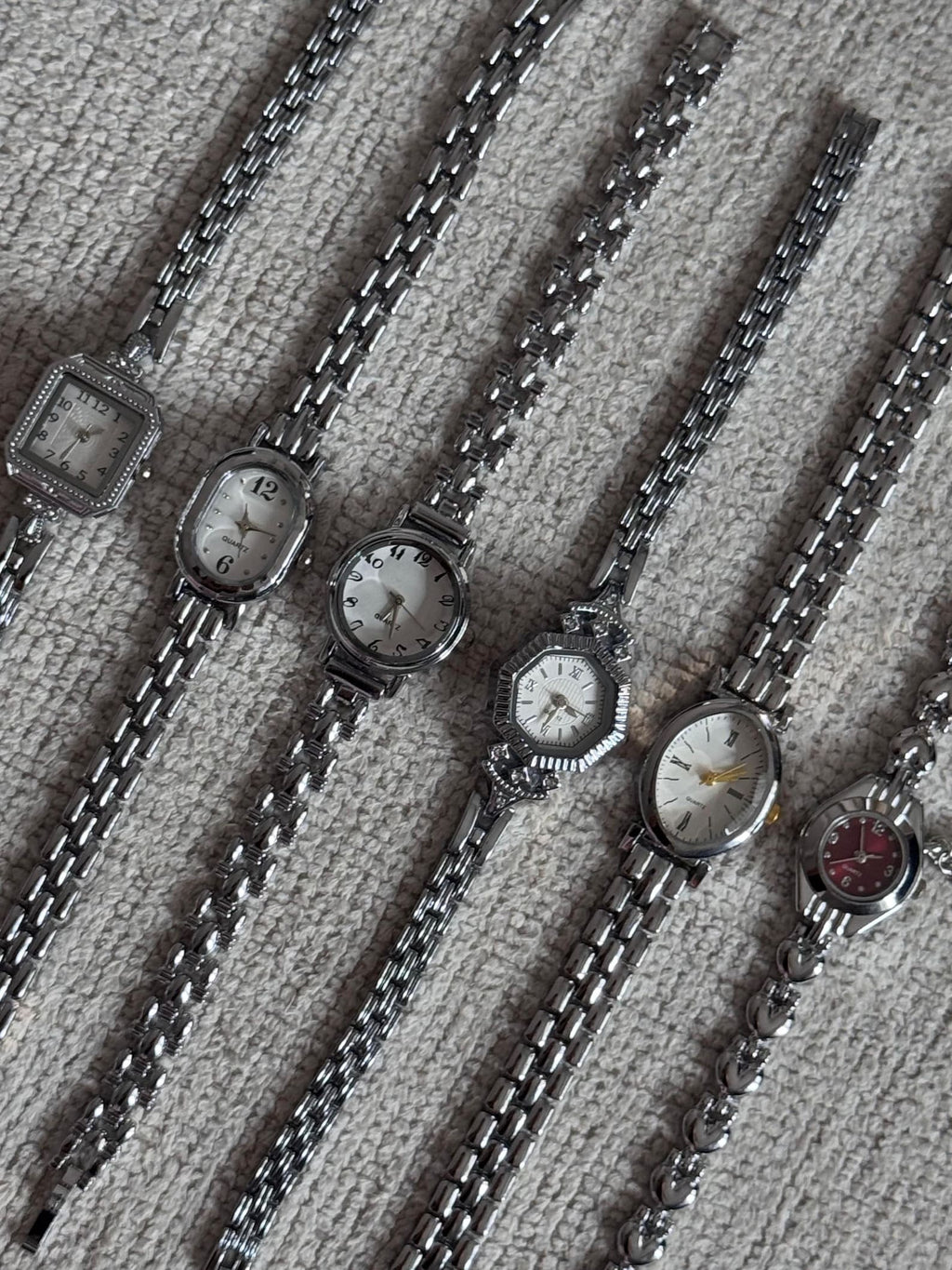 Minimalist Silver Women’s Watch – Elegant Bracelet Timepiece, Small Dial Quartz Watch