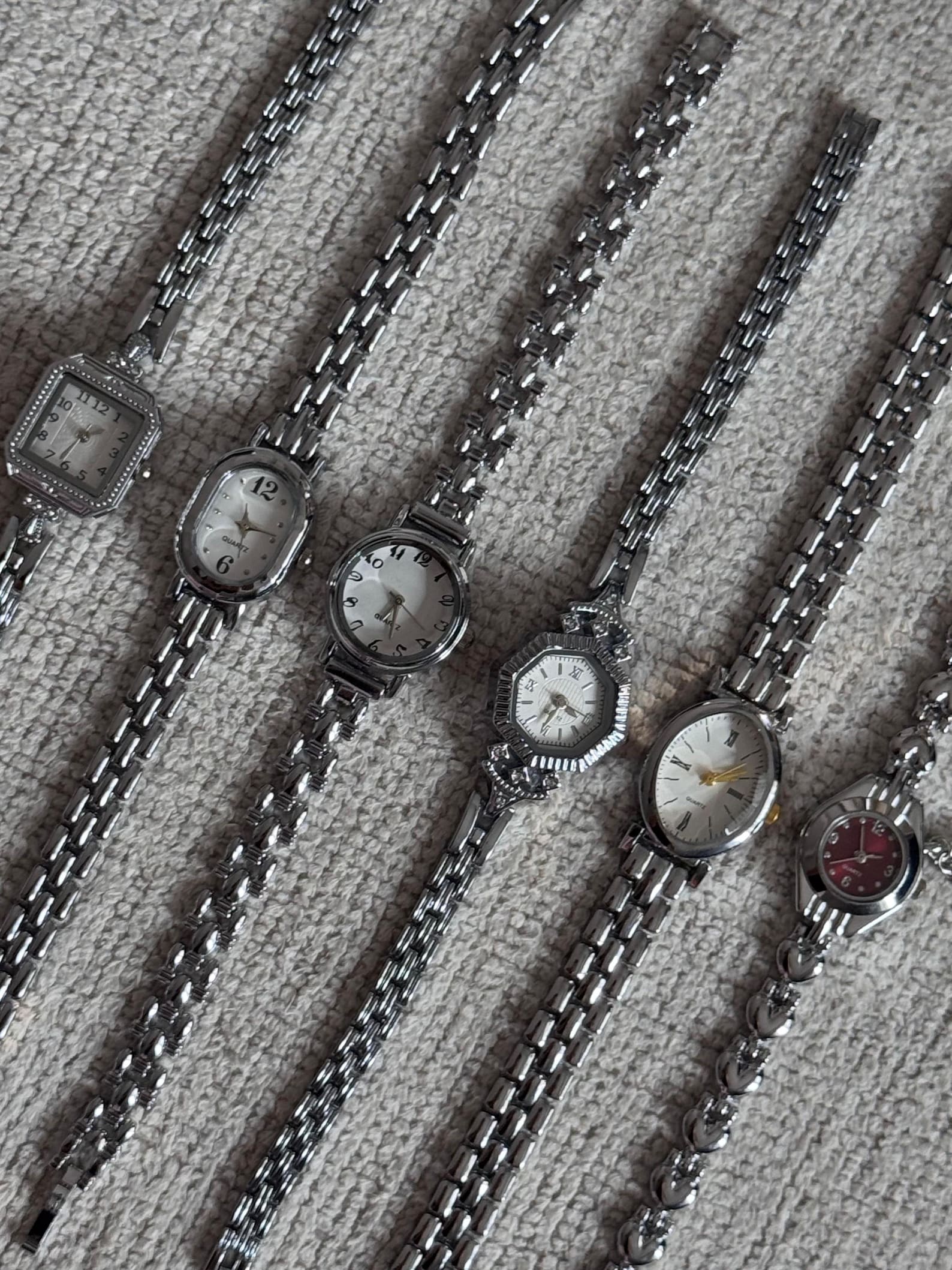 Minimalist Silver Women’s Watch – Elegant Bracelet Timepiece, Small Dial Quartz Watch