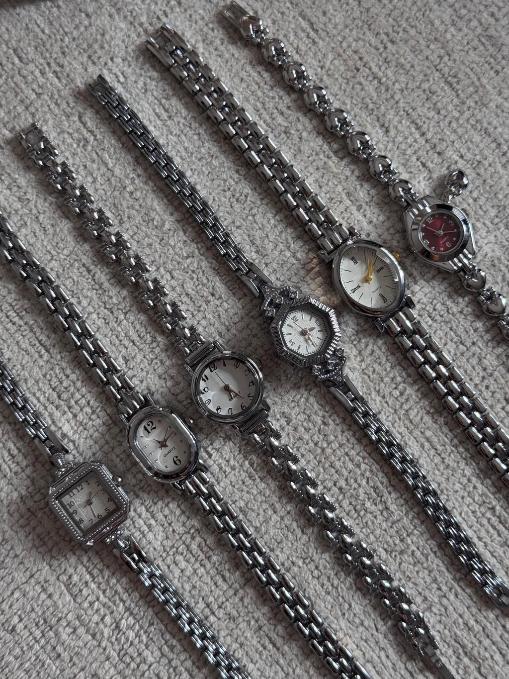 Minimalist Silver Women’s Watch – Elegant Bracelet Timepiece, Small Dial Quartz Watch