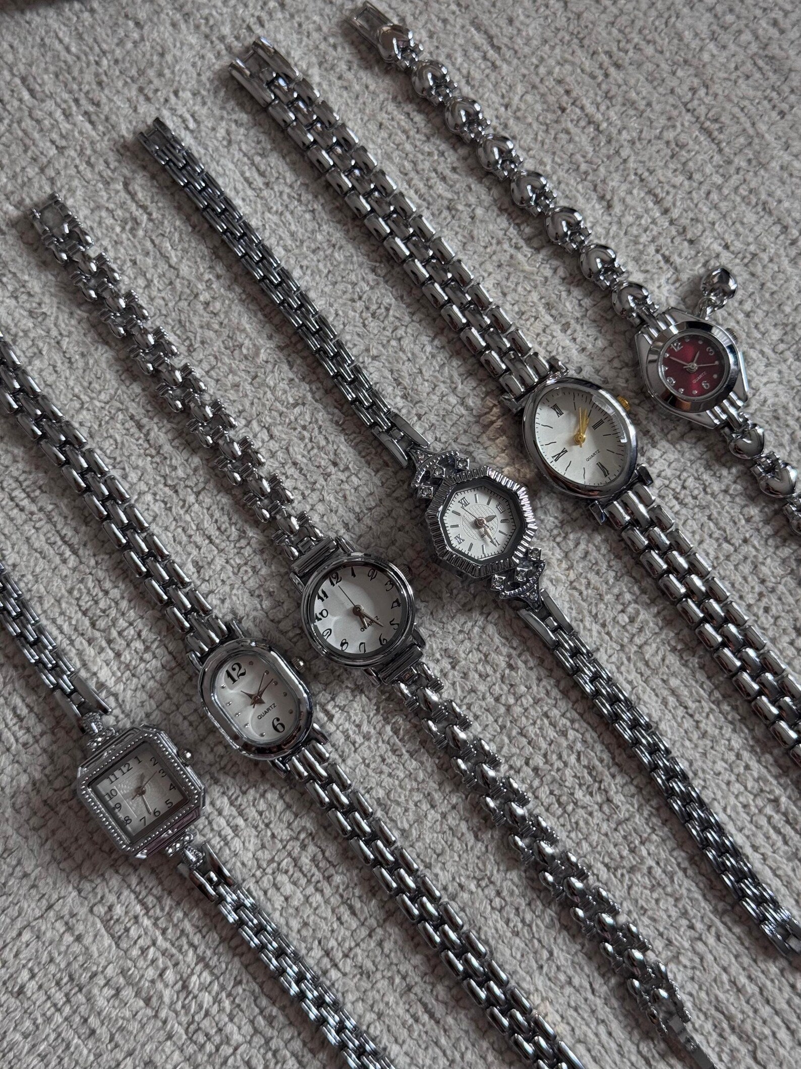 Minimalist Silver Women’s Watch – Elegant Bracelet Timepiece, Small Dial Quartz Watch