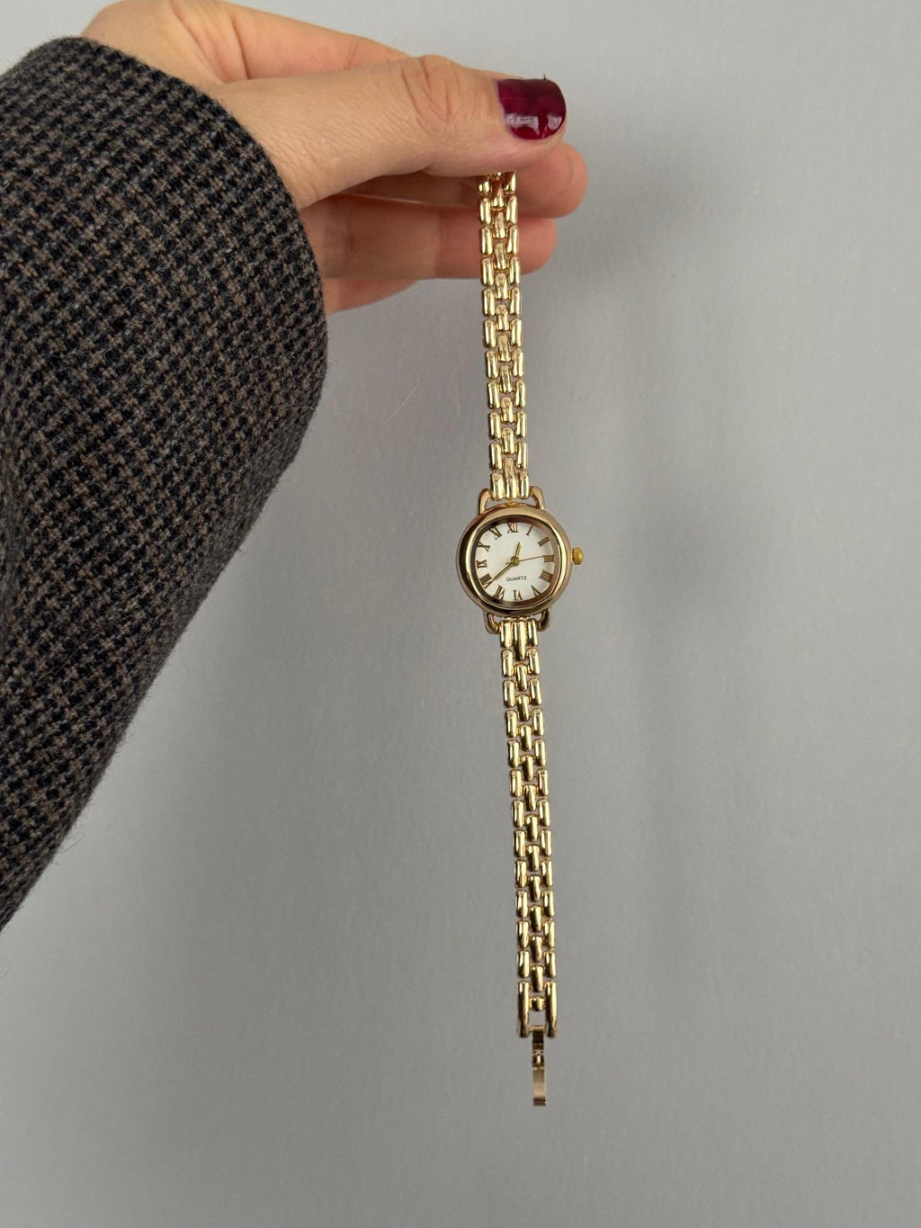 Gold Women’s Watch, Roman Numeral Dial, Quartz Bracelet