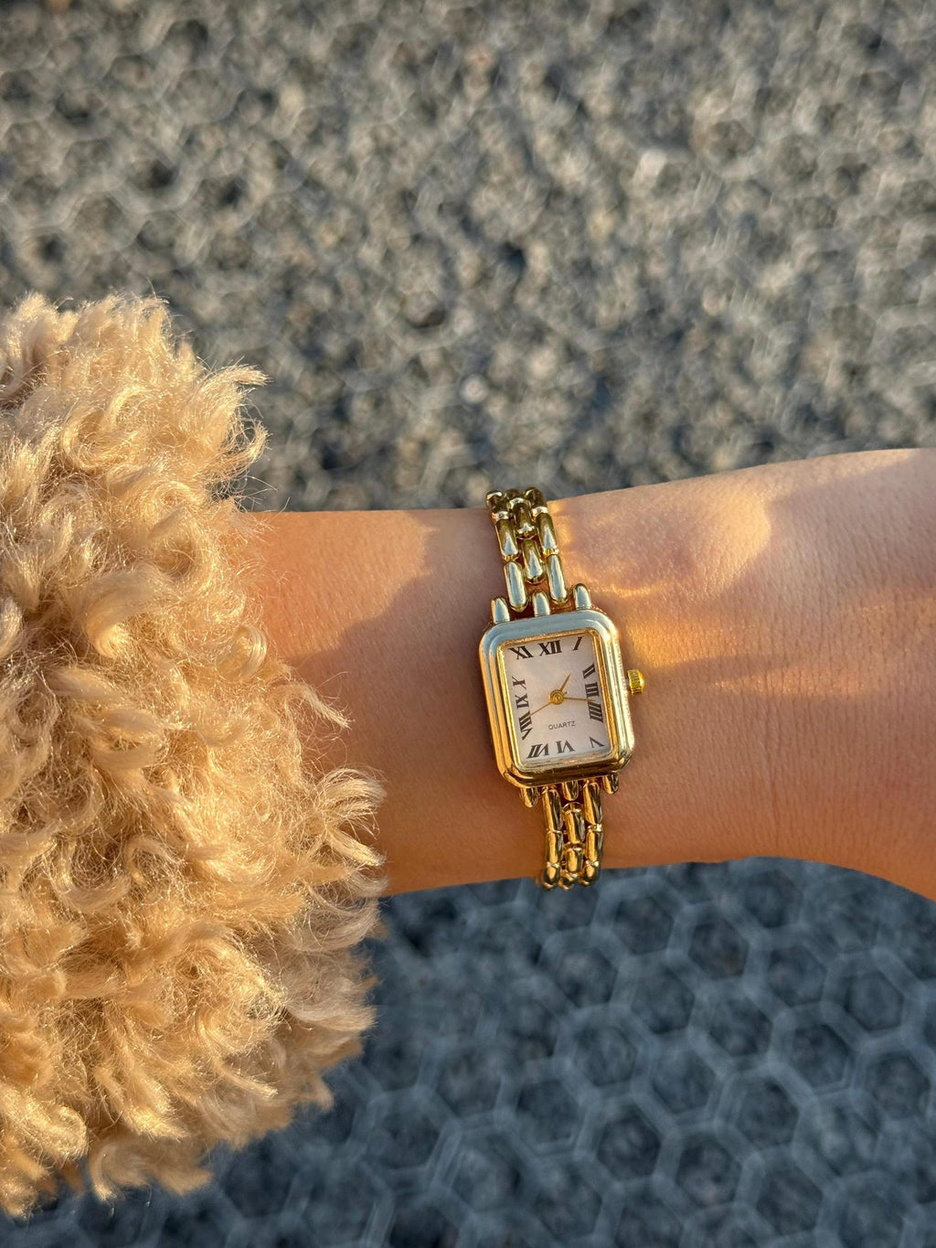 Gold Rectangular Women’s Watch – Elegant Metal Band, Minimalist Timepiece, Gift for her