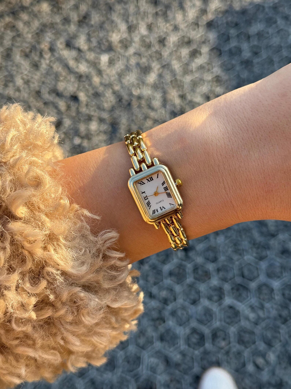 Gold Rectangular Women’s Watch – Elegant Metal Band, Minimalist Timepiece, Gift for her