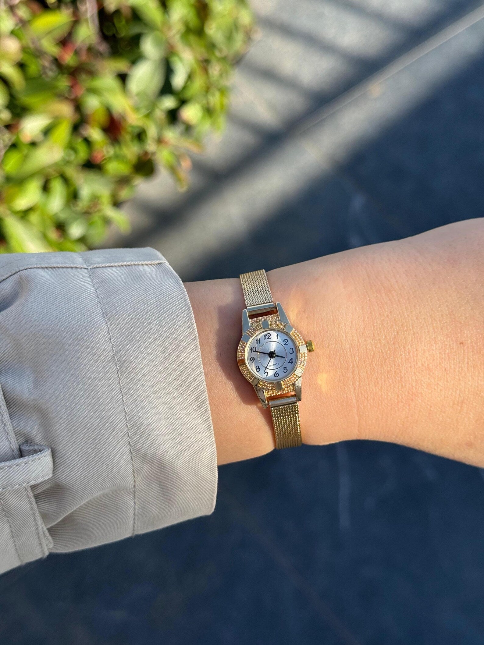 Women’s Mesh Strap Watch: 18mm Small Dial, Gold or Silver, Gift for Her