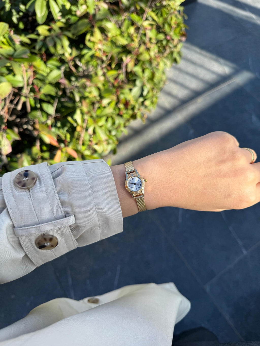 Women’s Mesh Strap Watch: 18mm Small Dial, Gold or Silver, Gift for Her