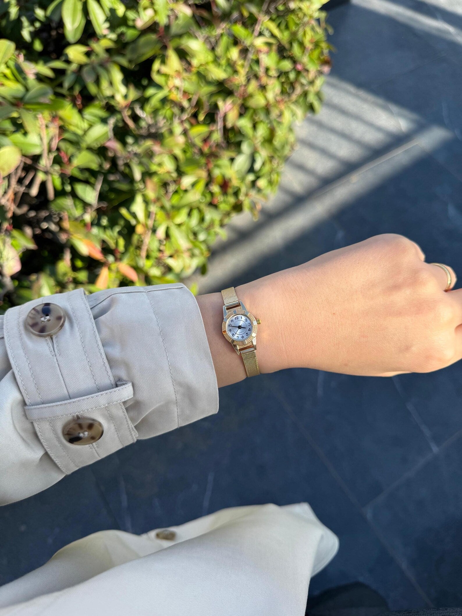 Women’s Mesh Strap Watch: 18mm Small Dial, Gold or Silver, Gift for Her