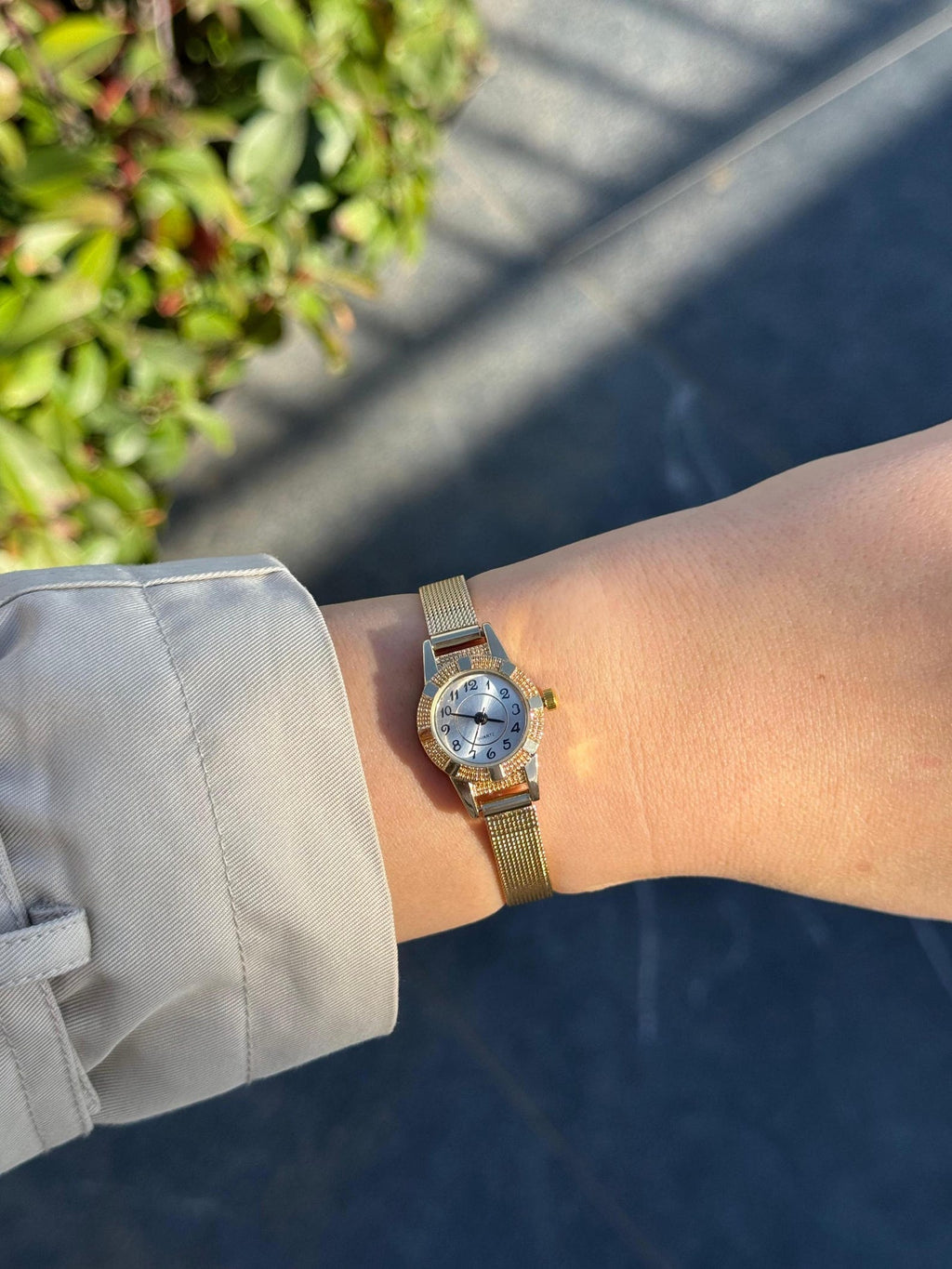 Women’s Mesh Strap Watch: 18mm Small Dial, Gold or Silver, Gift for Her