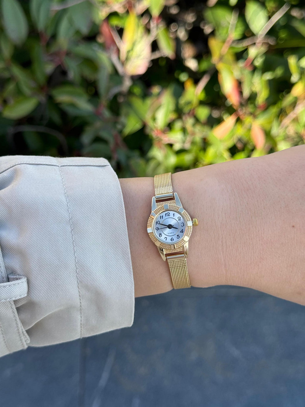 Women’s Mesh Strap Watch: 18mm Small Dial, Gold or Silver, Gift for Her