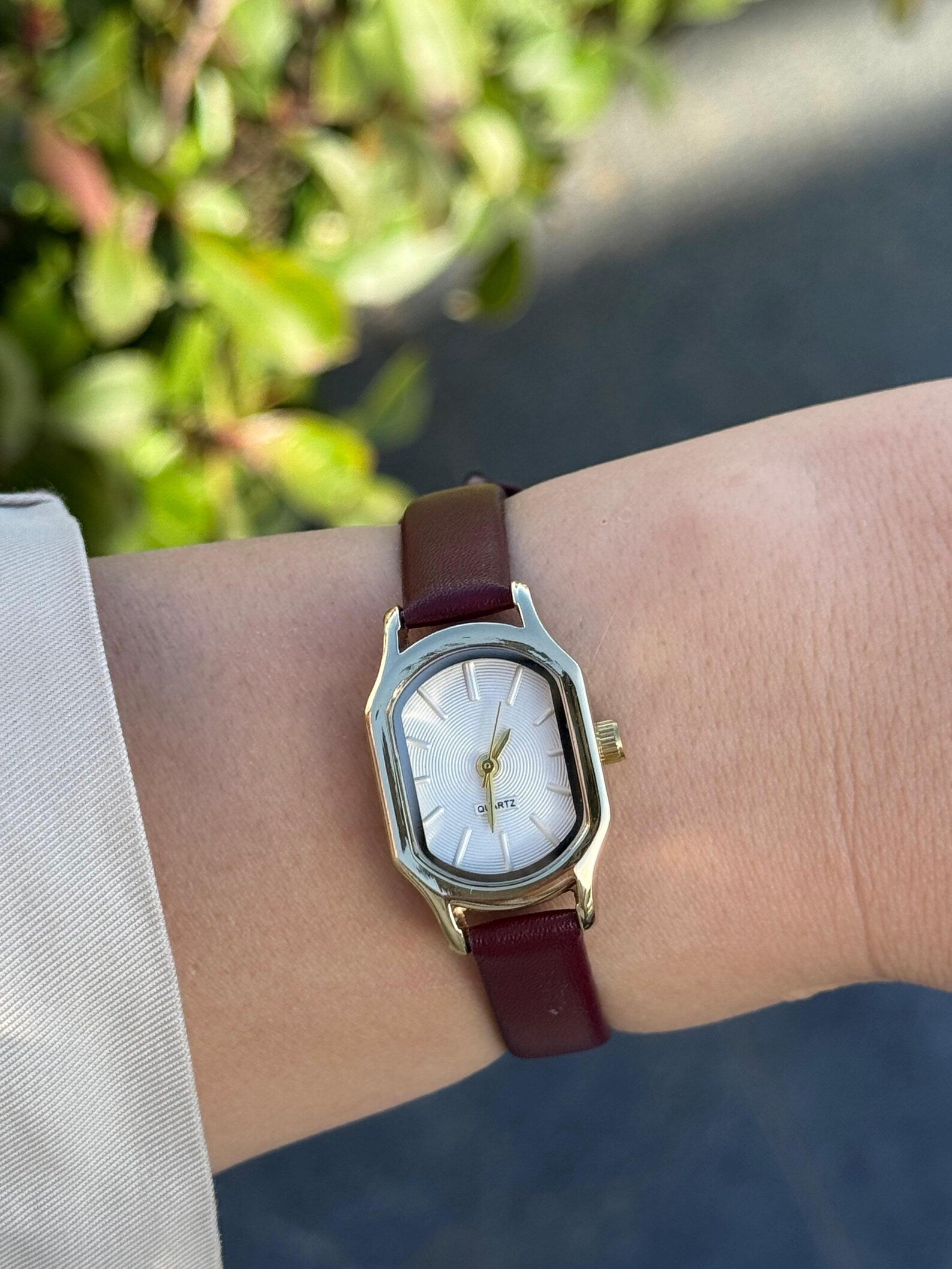 Women’s Watch with Faux Leather Strap, Oval Dial, Quartz, Gift for Her