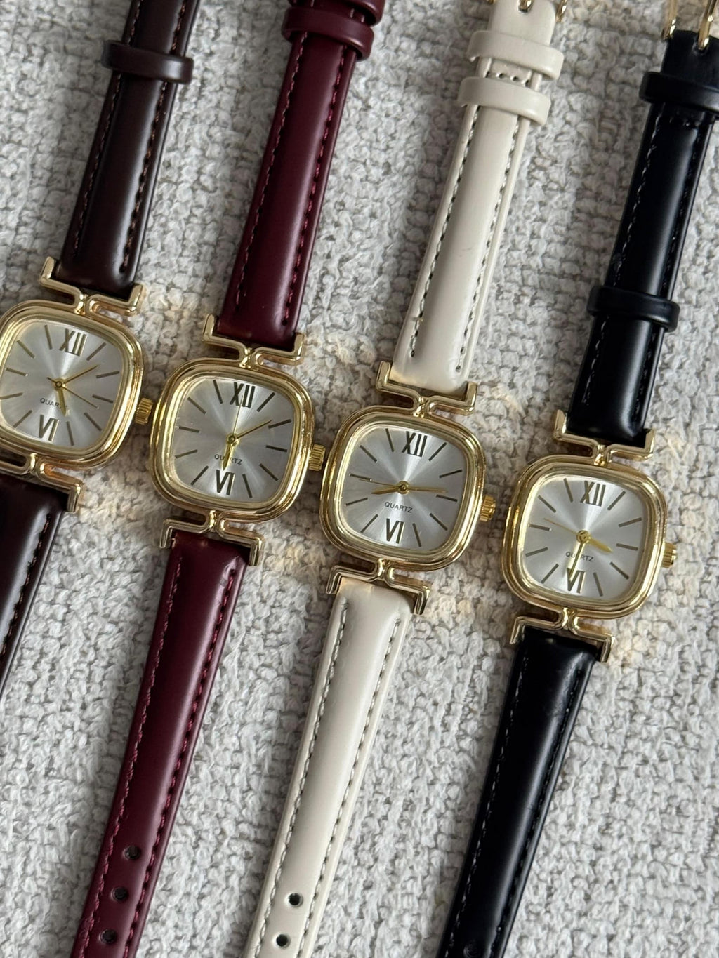 Elegant Square Gold Watch: Minimalist Faux Leather Band, Classic Women's Wristwatch