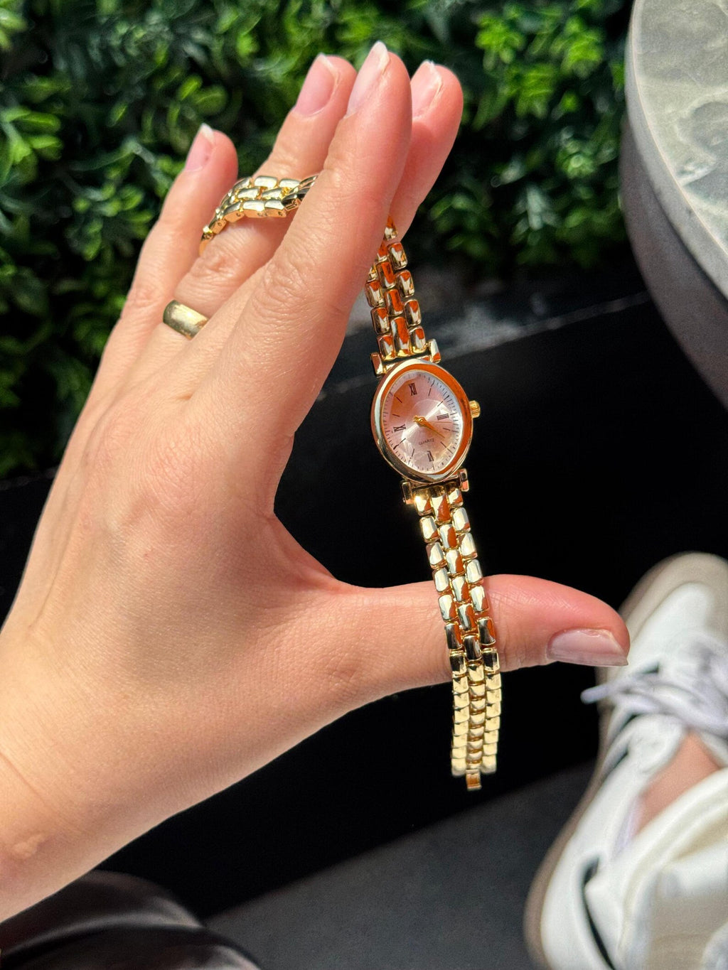 Elegant Women’s Bracelet Watch, Gold Tone Quartz WristWatch, Classic Jewelry Style, Gift Her Hor