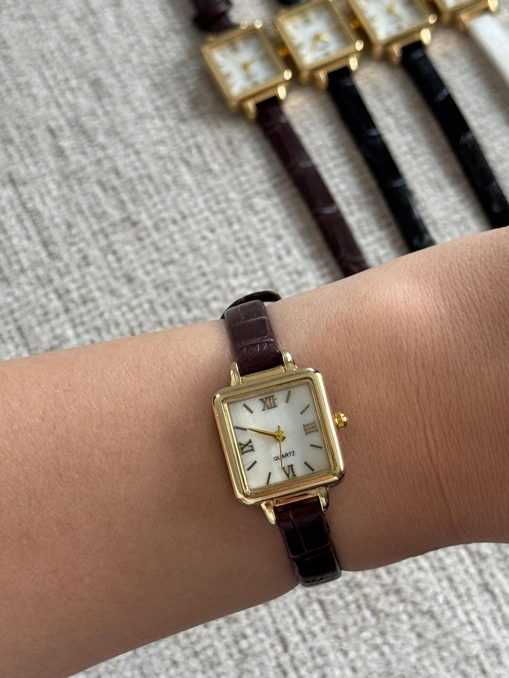 Minimalist Square Women’s Watch: Gold Tone ,Elegant Faux Leather Strap Wrist Watch