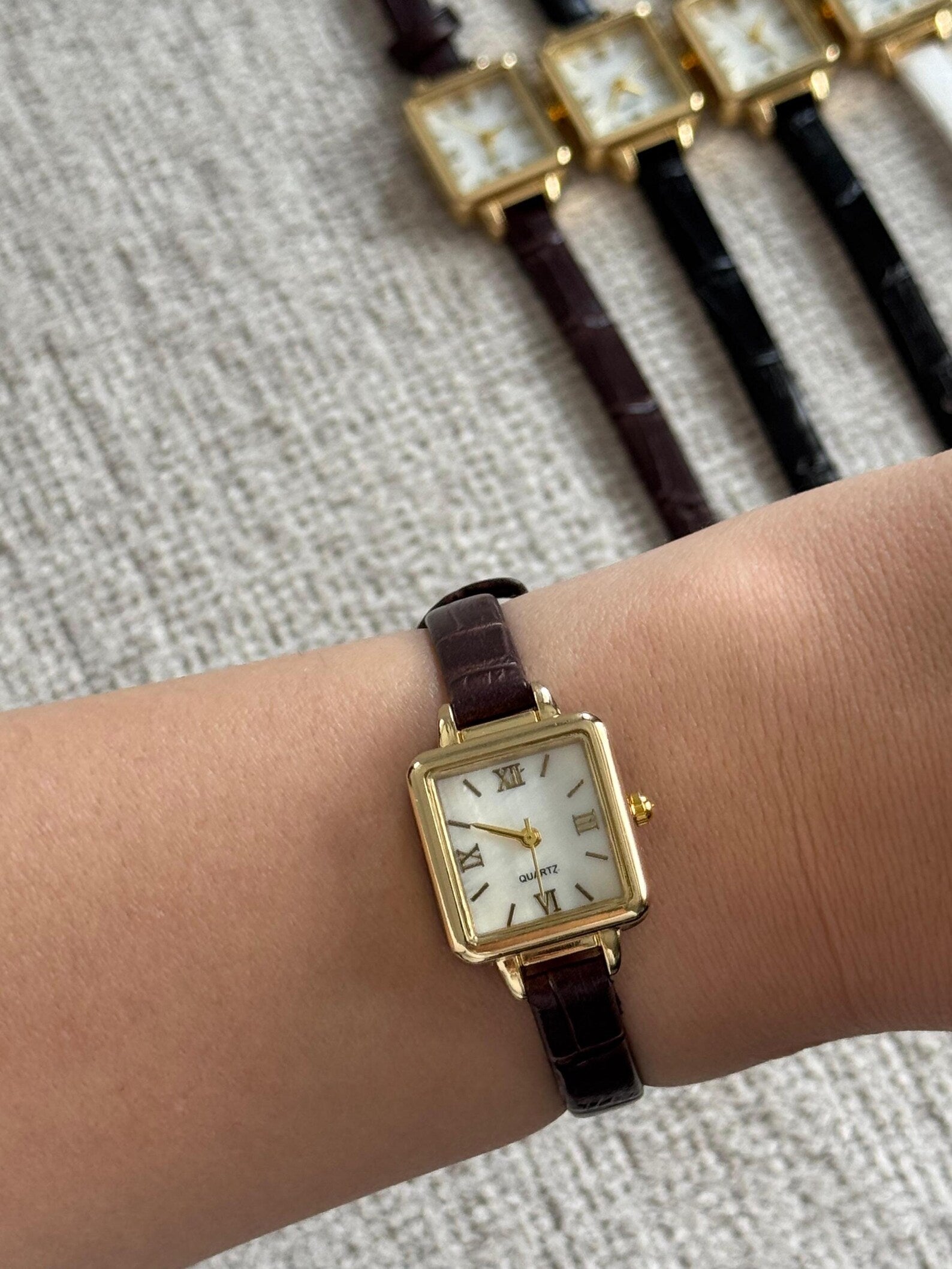 Minimalist Square Women’s Watch: Gold Tone ,Elegant Faux Leather Strap Wrist Watch