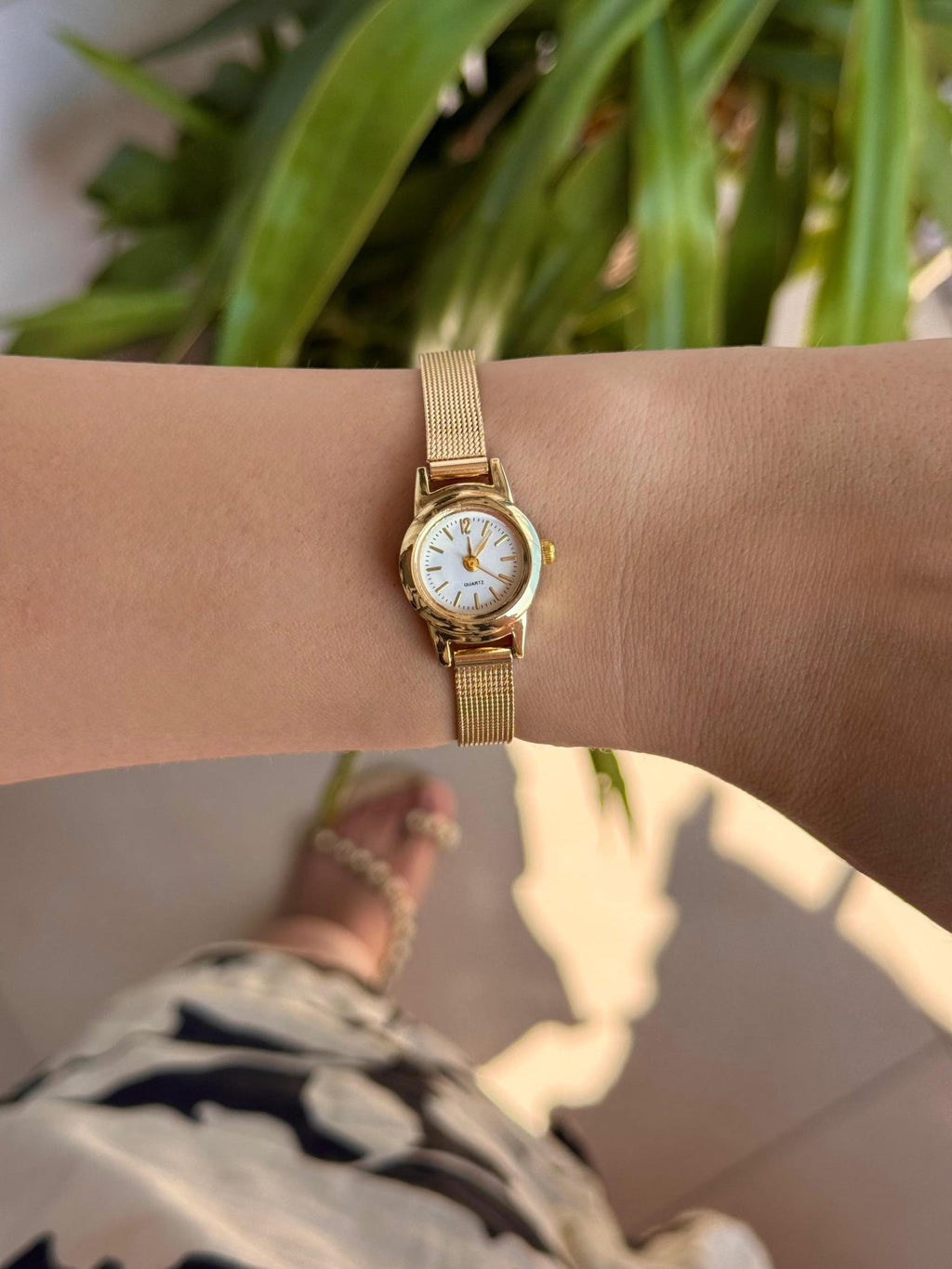 Women's Quartz Wristwatch, Small Dial Mesh Bracelet, Gold Silver Finish, Elegant Minimalist