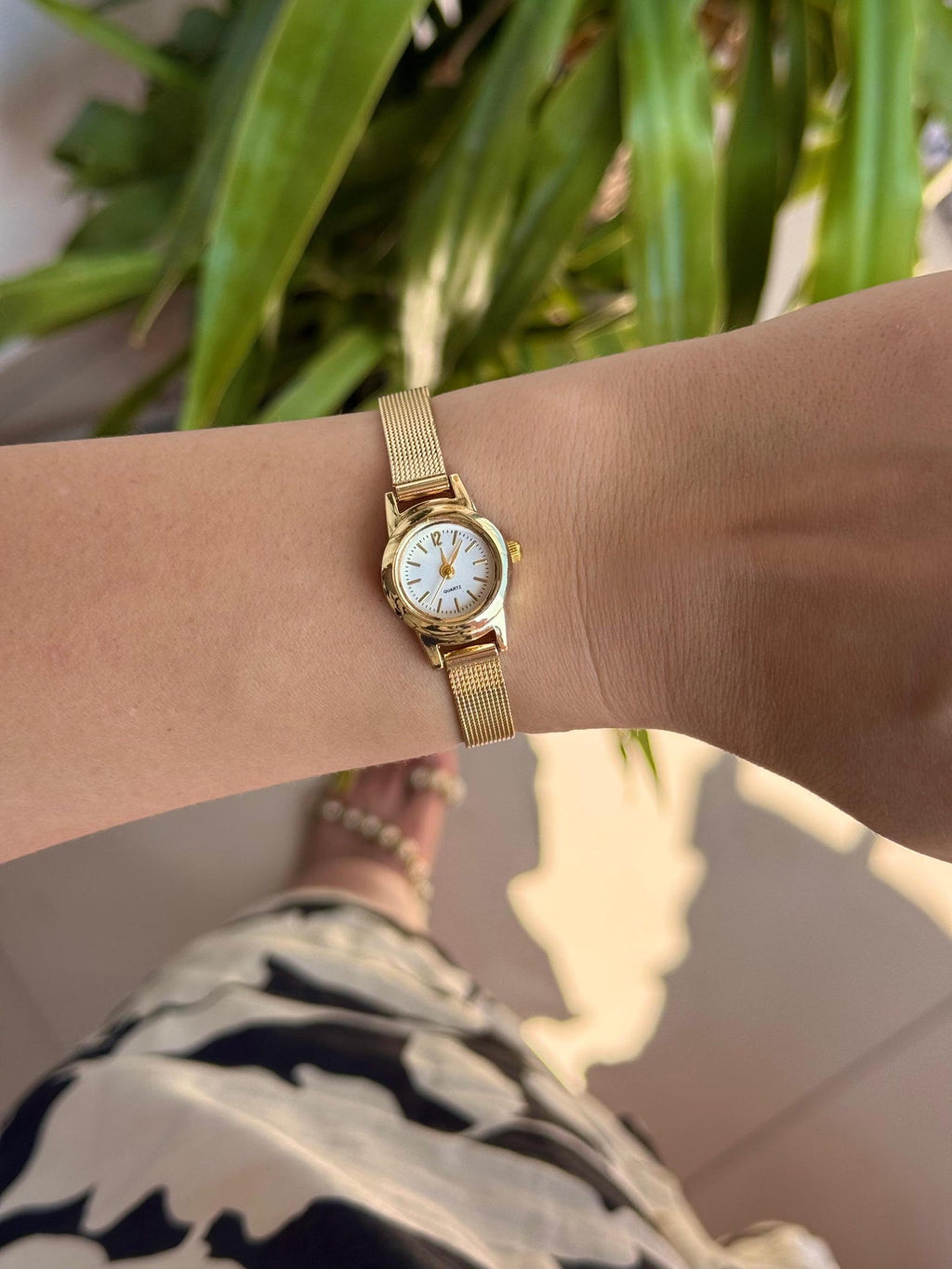 Women's Quartz Wristwatch, Small Dial Mesh Bracelet, Gold Silver Finish, Elegant Minimalist
