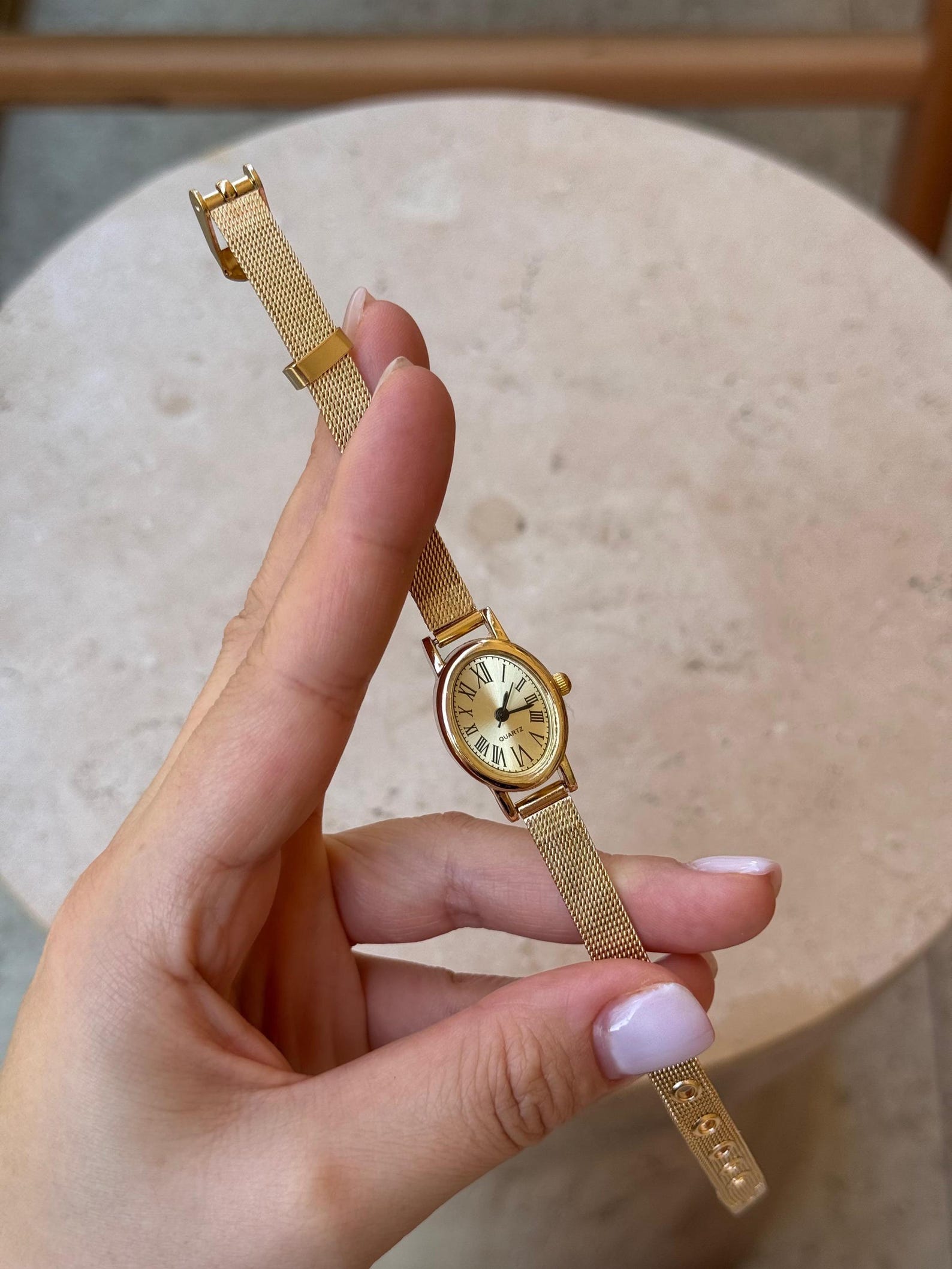 Gold Oval Watch Roman Numeral Mesh Bracelet Women's Elegant Classic Quartz Wristwatch