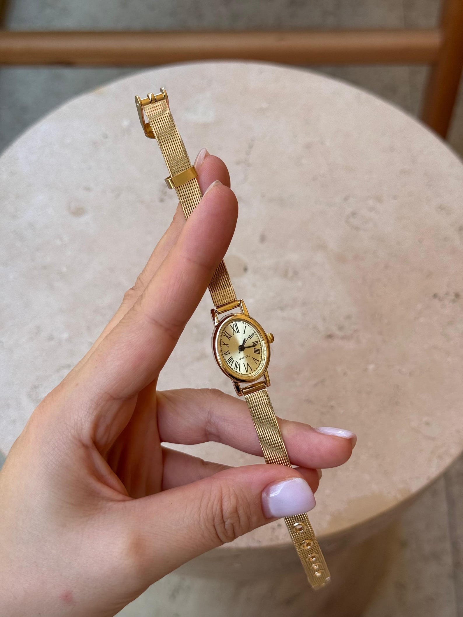 Gold Oval Watch Roman Numeral Mesh Bracelet Women's Elegant Classic Quartz Wristwatch