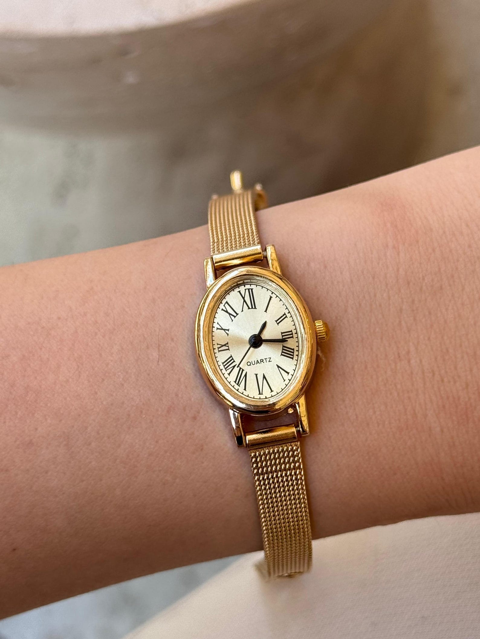 Gold Oval Watch Roman Numeral Mesh Bracelet Women's Elegant Classic Quartz Wristwatch